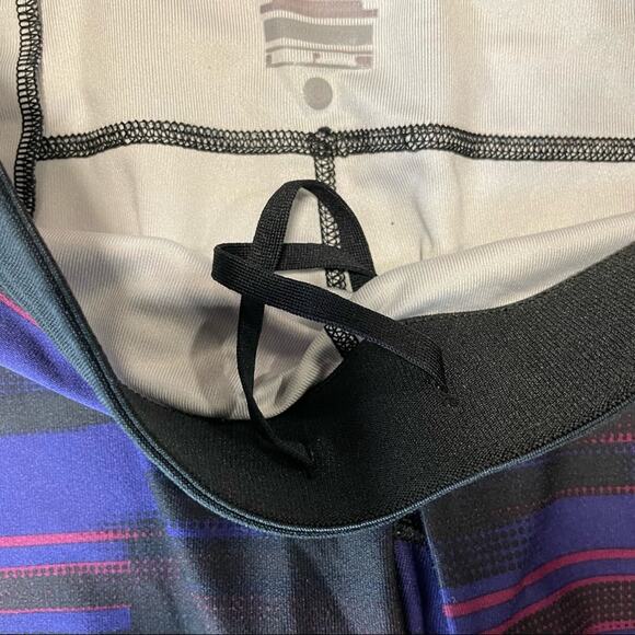 Nike Dri-Fit Crop Leggings Size Small Black and Purple - Picture 6 of 10